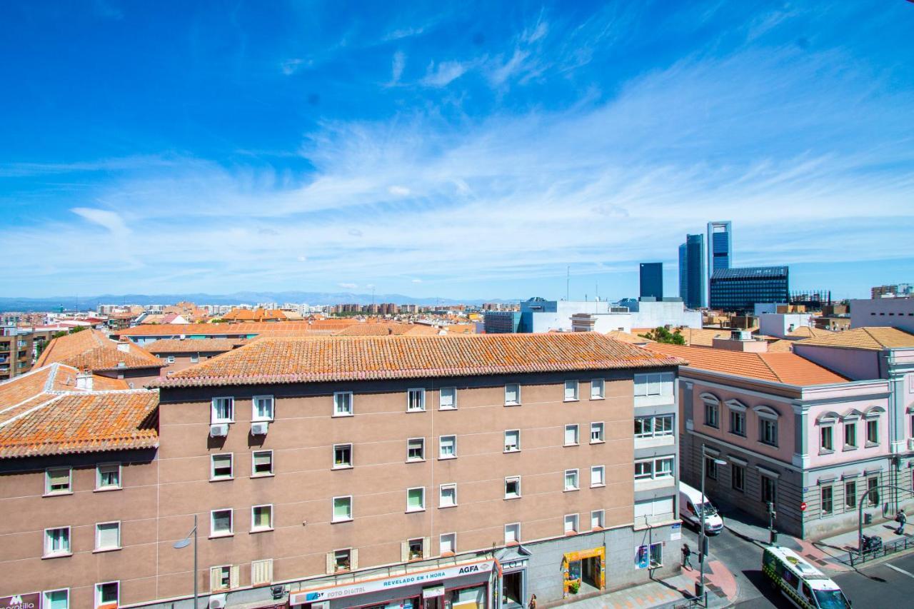 Apartamentos Castilla Luz Business Madrid Exterior photo