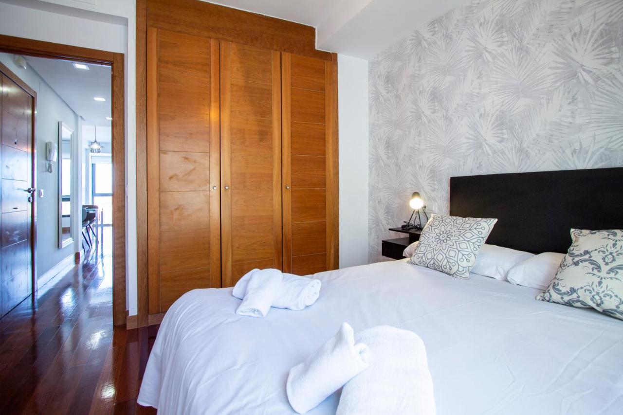Apartamentos Castilla Luz Business Madrid Exterior photo