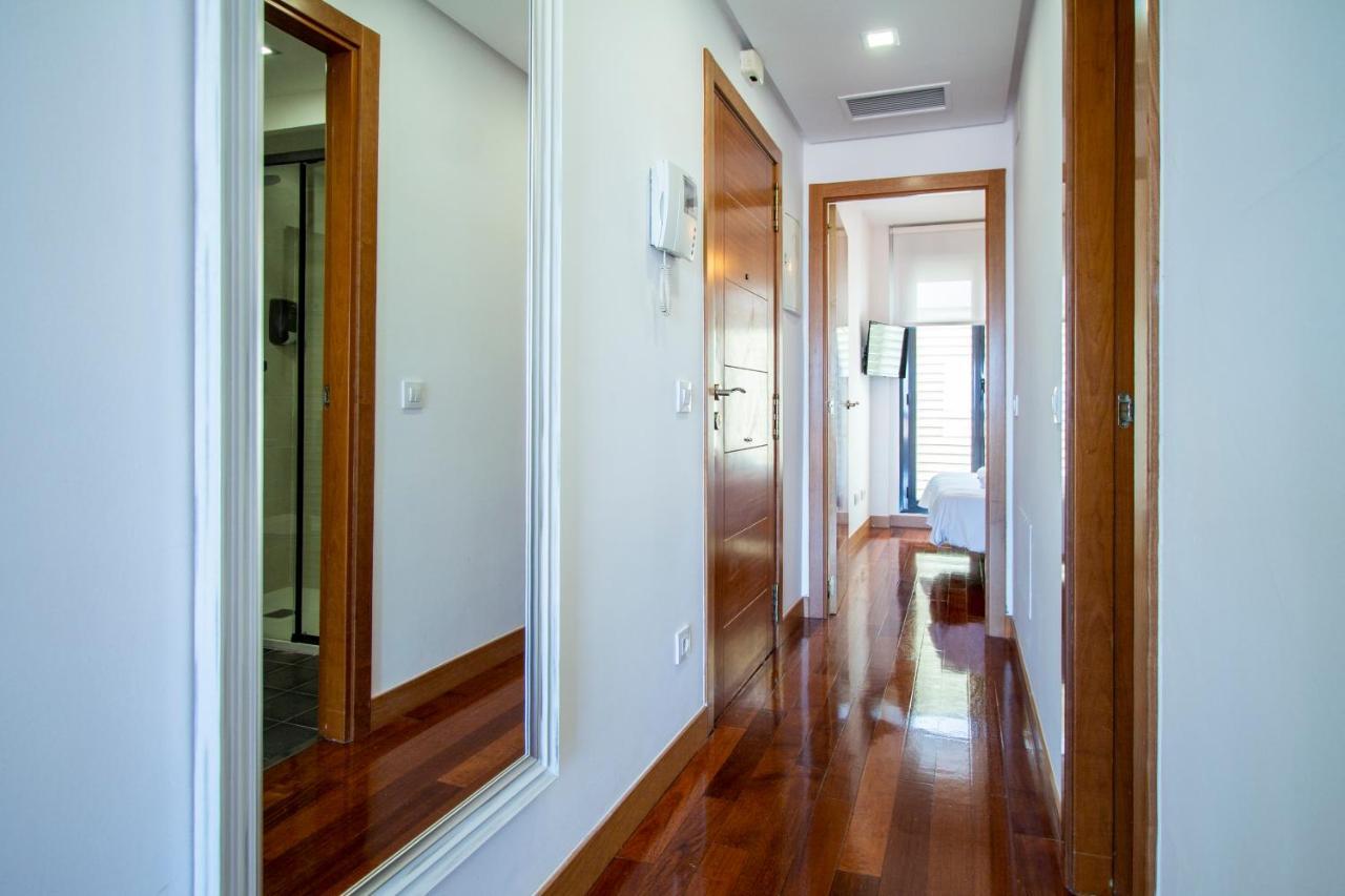 Apartamentos Castilla Luz Business Madrid Exterior photo